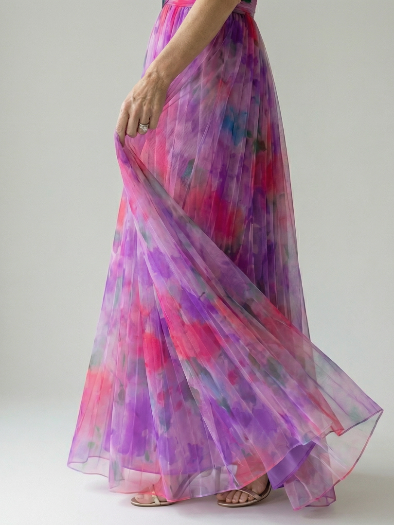 Floral V-Neck Maxi Dress – Elegant Wedding Guest Silhouette