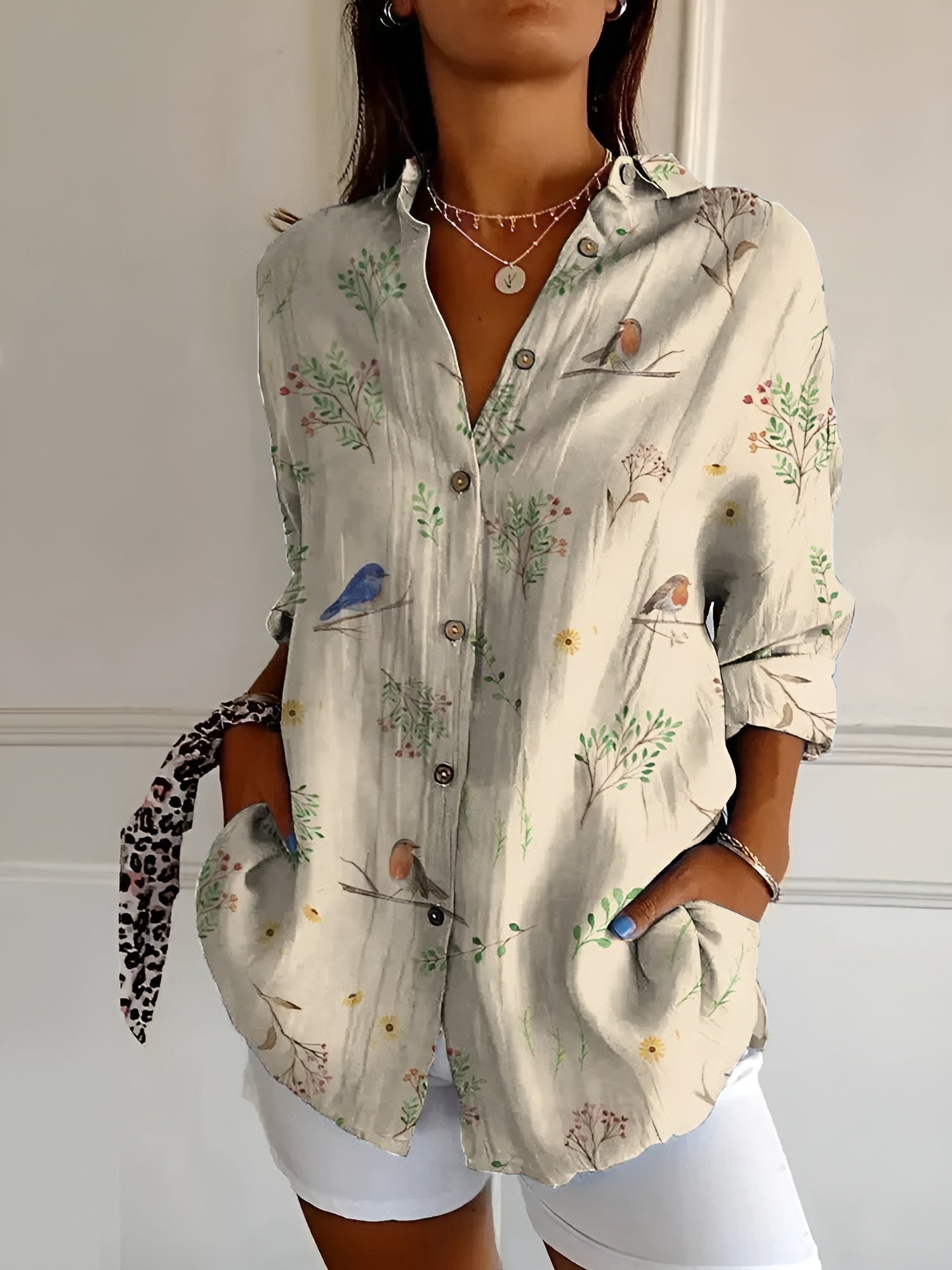 Floral V-Neckline Blouse – Relaxed Daytime Look