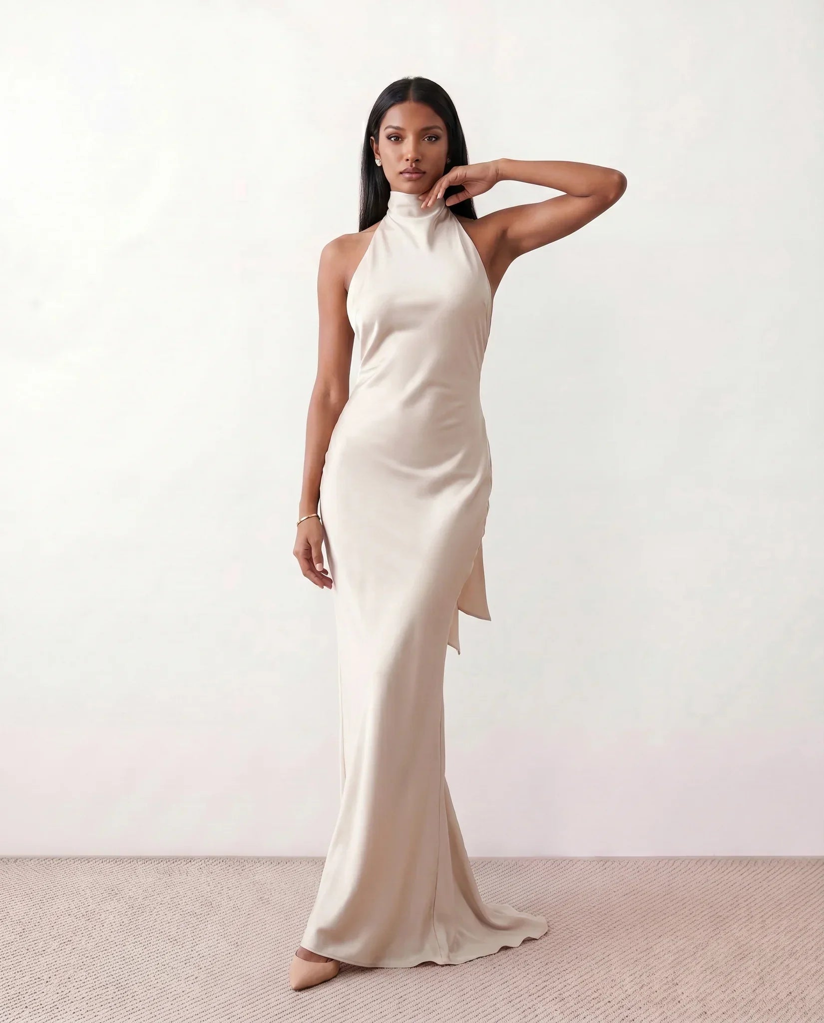 Maxi Halter Dress – Elegant Warm-Weather Style