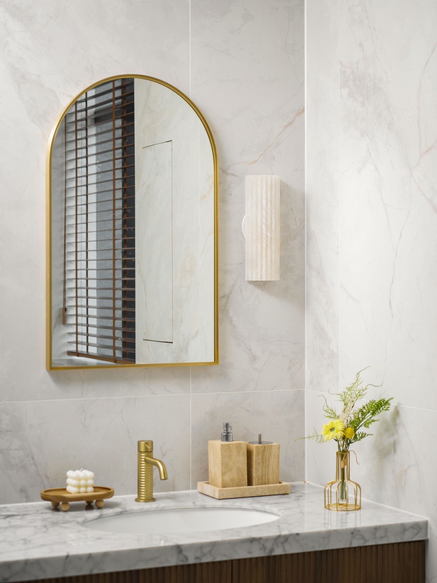 Alabaster Wall Sconce Light Fixture – Modern LED Wall Light