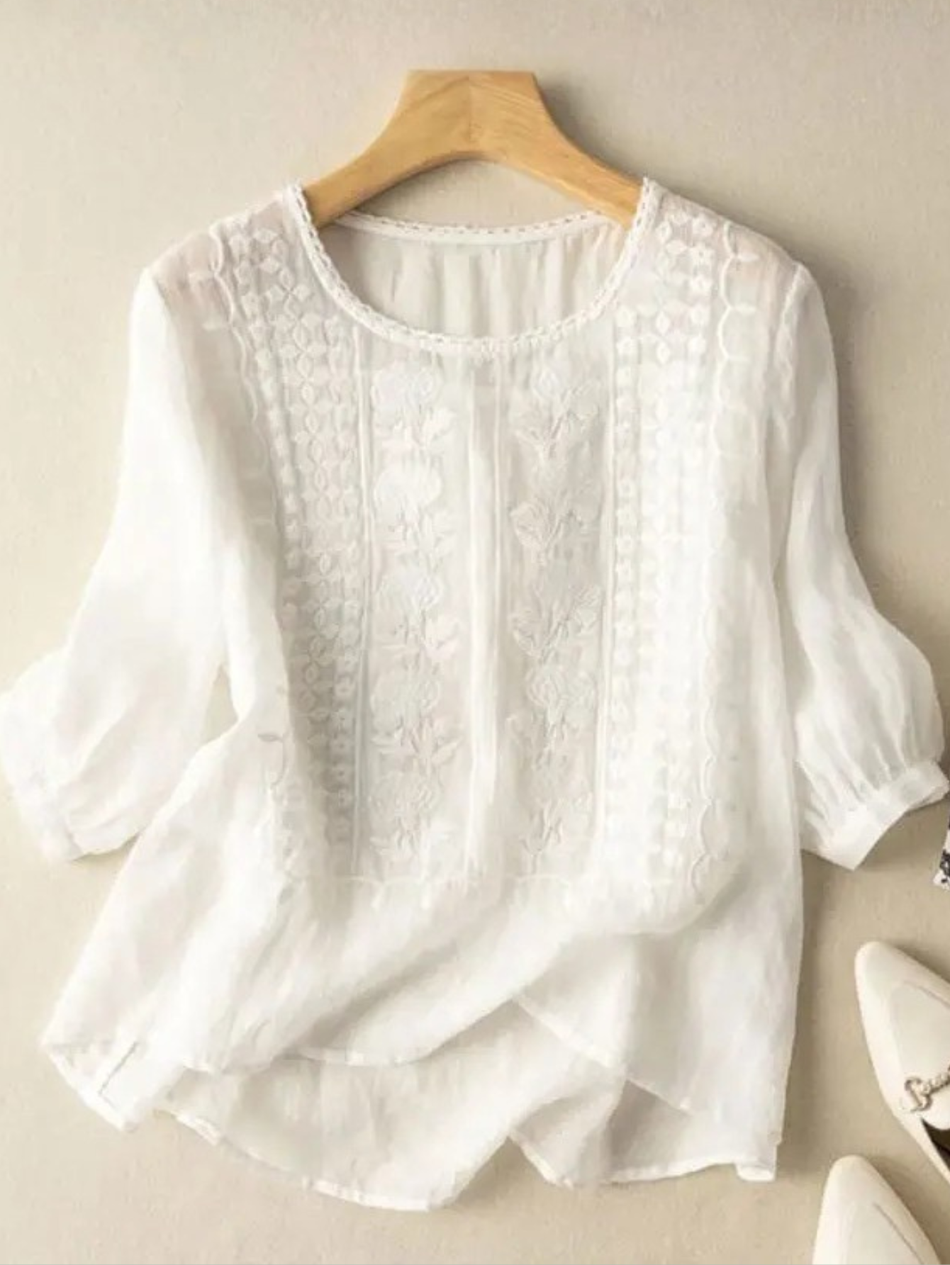 Collared Blouse – Elegant Warm-Weather Look