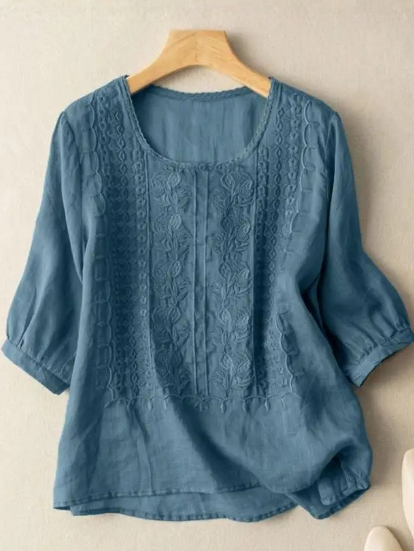 Collared Blouse – Elegant Warm-Weather Look