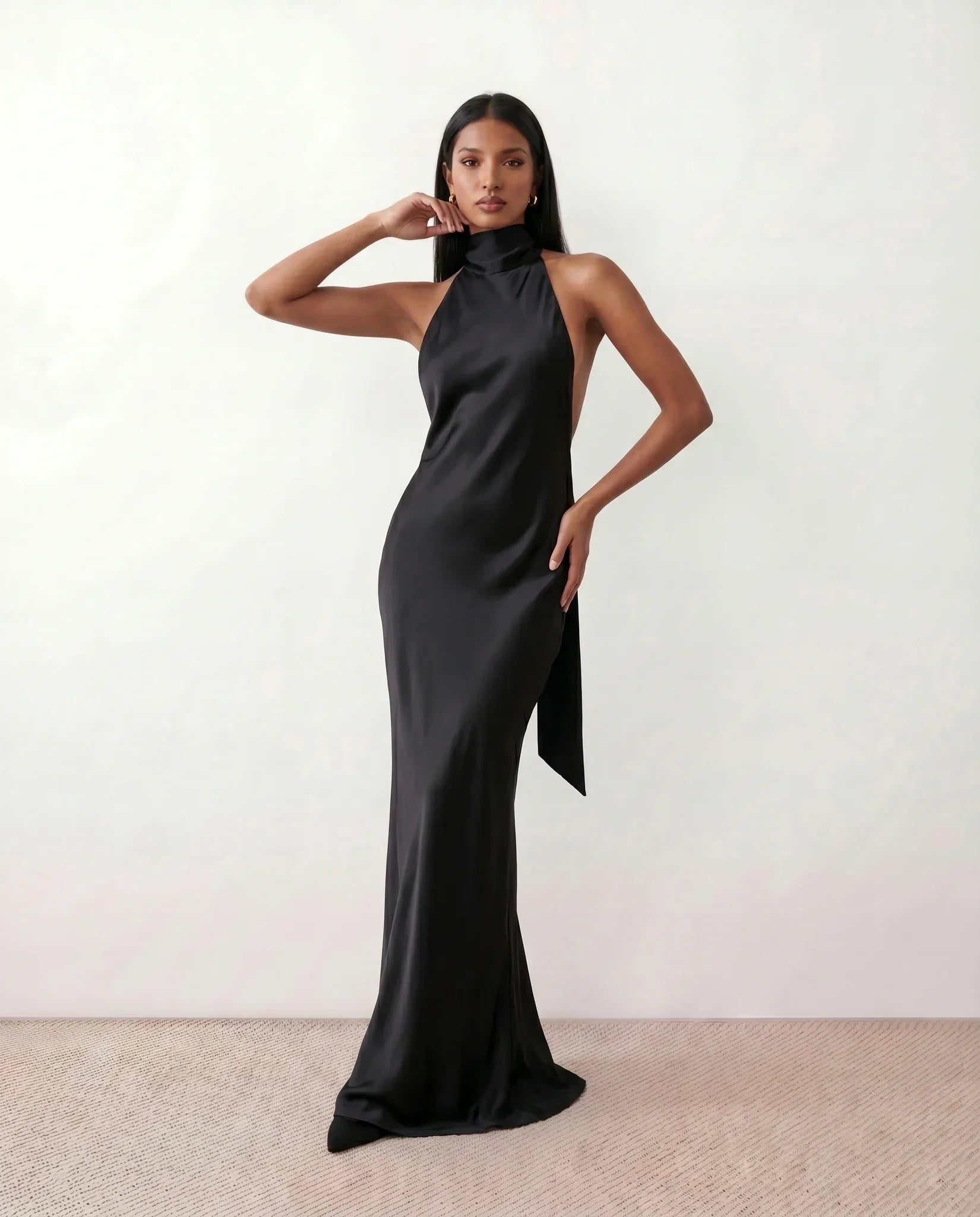 Maxi Halter Dress – Elegant Warm-Weather Style